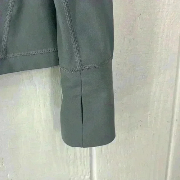 Zyia Active Women’s Size Large Silver Slate Gray Half Zip with Thumb Holes - Picture 4 of 7